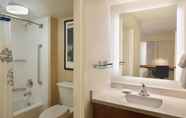 In-room Bathroom 5 Residence Inn by Marriott Toronto Airport