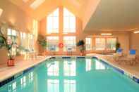 Swimming Pool Residence Inn by Marriott Toronto Airport