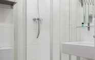 In-room Bathroom 5 Hotel Acadie Les Ulis