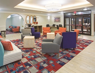 Lobby 2 La Quinta Inn & Suites by Wyndham Gallup