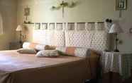 Kamar Tidur 5 Country Hotel Mandra Edera