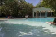 Swimming Pool Country Hotel Mandra Edera