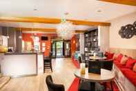 Bar, Cafe and Lounge SOWELL HÔTELS Le Parc & SPA