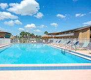 Swimming Pool 7 Knights Inn Kissimmee