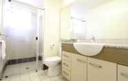 In-room Bathroom 5 Caloundra Central Apartment Hotel