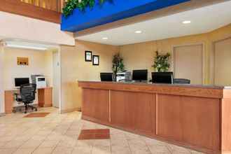 Lobby 4 Days Inn & Suites by Wyndham Thompson