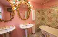 Toilet Kamar 4 Madonna Inn