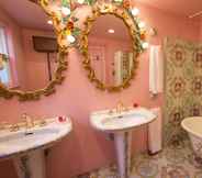 In-room Bathroom 4 Madonna Inn