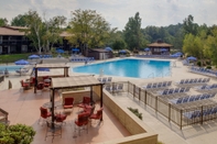 Swimming Pool Salt Fork Lodge and Conference Center