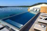 Swimming Pool Hotel Le Pinarello