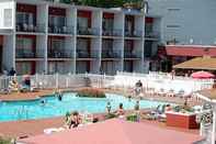 Swimming Pool The Georgian Lakeside Resort