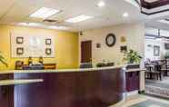 Lobi 6 Comfort Inn East Windsor - Springfield