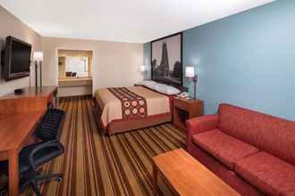 Kamar Tidur 4 Super 8 by Wyndham Burlington NC