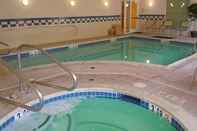 Swimming Pool Fairfield Inn & Suites by Marriott Ukiah - Mendocino County