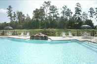 Kolam Renang Holiday Inn Express Hotel & Suites Conroe I-45 North, an IHG Hotel