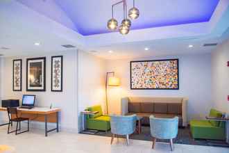 Sảnh chờ 4 Holiday Inn Express Hotel & Suites Chester, an IHG Hotel