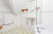 Toilet Kamar 5 The Lawn Guest House