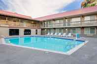 Swimming Pool Travelodge by Wyndham El Centro