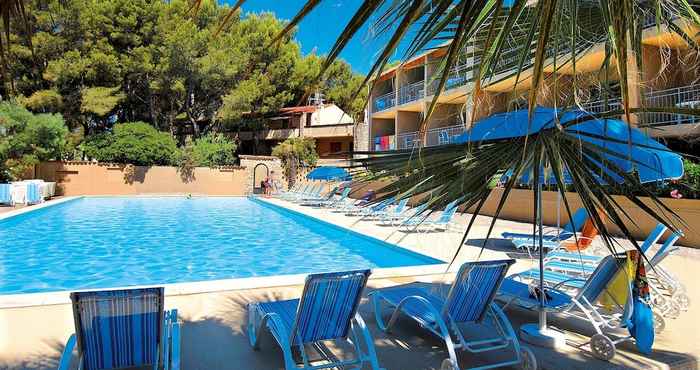 Swimming Pool Odalys Residence La Marina