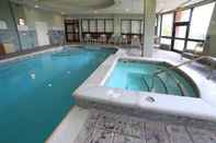 Swimming Pool Courtyard by Marriott Mississauga - Airport Corporate Centre West