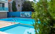 Kolam Renang 7 Hotel Le Quercy