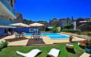 Hồ bơi 6 Hotel Le Quercy