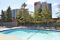 Swimming Pool Sheraton Parkway Toronto North Hotel & Suites