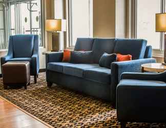 Lobby 2 Comfort Inn & Suites Diamondale – Lansing