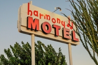 Bên ngoài Harmony Motel