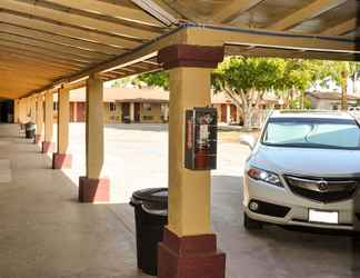 Lobby 2 California Suites Motel