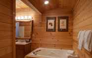 In-room Bathroom 5 Dancing Bear Lodge