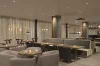 Quầy bar, cafe và phòng lounge AC Hotel by Marriott Riga