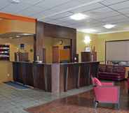 Lobi 2 Canadas Best Value Inn & Suites Castlegar