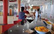 Quầy bar, cafe và phòng lounge 3 Hotel ibis Madrid Getafe