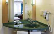 In-room Bathroom 7 Hotel ibis Madrid Getafe