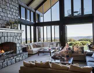 Lobby 2 Spicers Peak Lodge