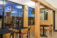 Bar, Kafe dan Lounge Howard Johnson by Wyndham Hartford South – Rocky Hill