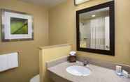 Bilik Mandi dalam Bilik 6 Courtyard by Marriott Boston-South Boston