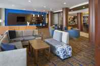 Lobi Courtyard by Marriott Boston-South Boston