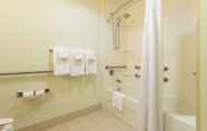 Toilet Kamar 5 Holiday Inn Exp Walterboro, an IHG Hotel