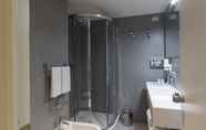 In-room Bathroom 6 UNAHOTELS Forte dei Marmi