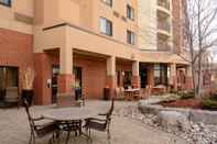 Common Space Courtyard by Marriott Toronto Brampton