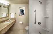 In-room Bathroom 6 Fairfield Inn and Suites by Marriott Toronto Brampton