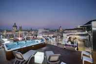 Swimming Pool Hotel Centrale Spa & Relax