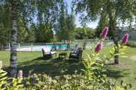 Swimming Pool The Originals City, Hôtel La Saulaie, Saumur Ouest