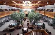 Lobby 4 C'mon Inn Fargo