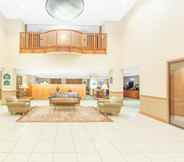 Lobby 6 Wingate by Wyndham Bentonville AR