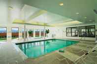 Swimming Pool Courtyard by Marriott Medford Airport