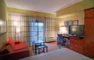 Bedroom 5 Courtyard by Marriott Medford Airport