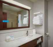 In-room Bathroom 7 Hampton Inn & Suites Phoenix-Surprise